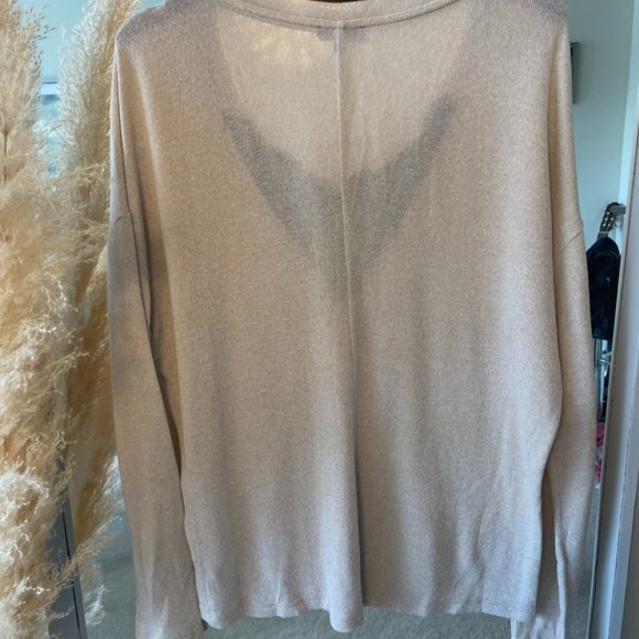 Loose fitting shirt with lace - Picture 2 of 2